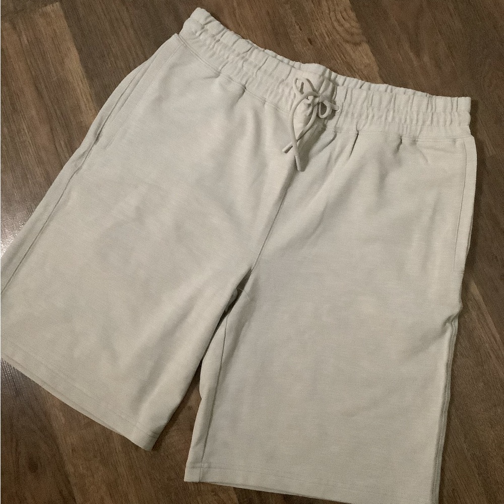 NWT MONO B Men’s Active Stitch Shorts in‎ grey ice